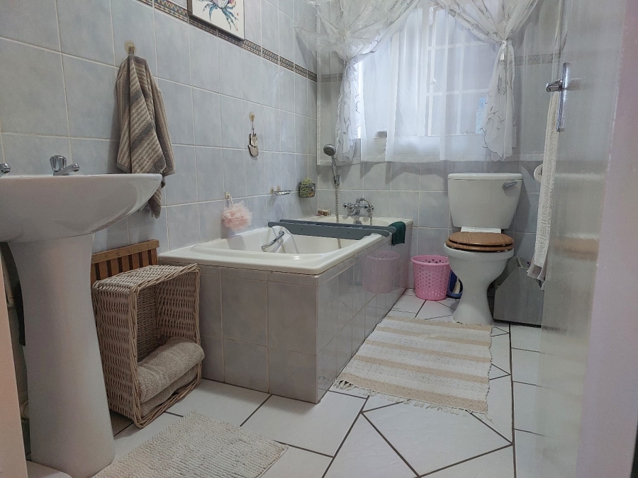 3 Bedroom Property for Sale in Safari Gardens North West
